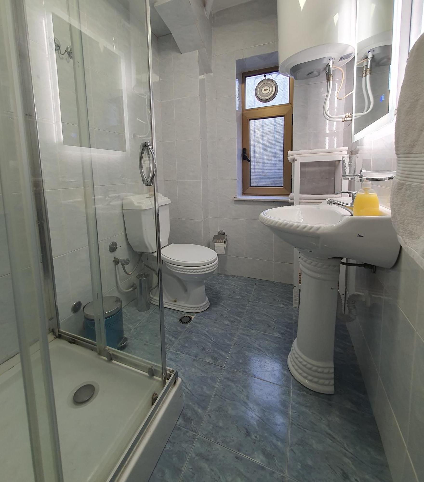 Central Home Away From Home Shkoder Bagian luar foto